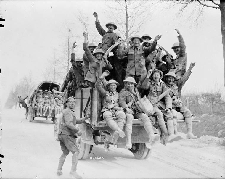 Canadian soldiers WW1 returning from Vimy Ridge - Archives Canada